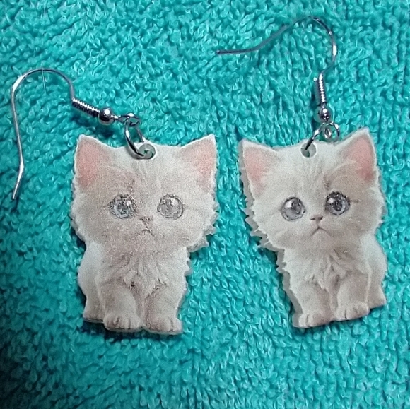 Cute white kitten blue eyes pink ears wire dangle earrings - Picture 3 of 3